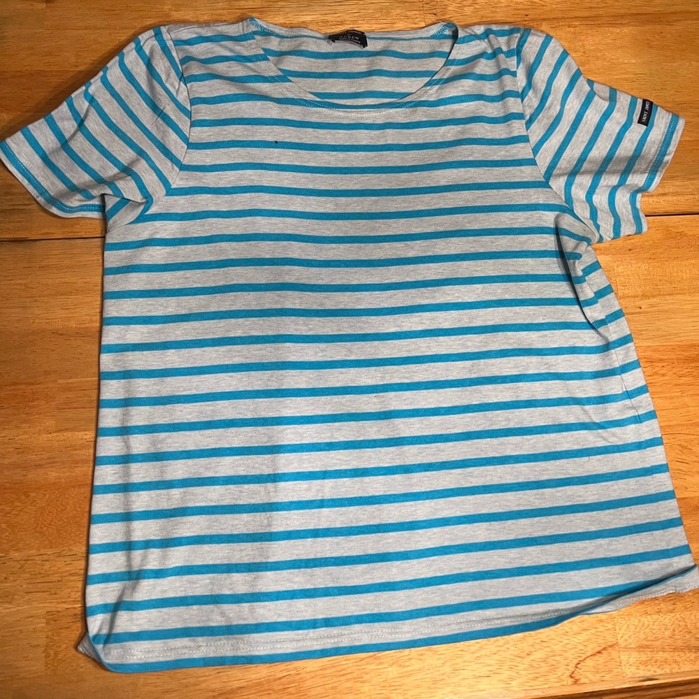 blue stripped shirt